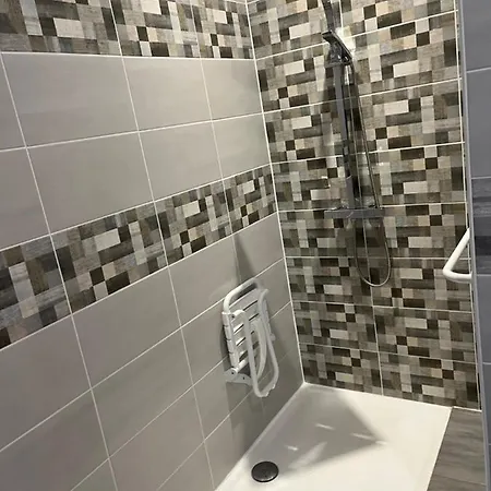 T4 140 M2 Spacieux Et Calme Pour 8 Personnes Lägenhet