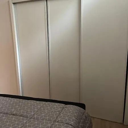 T4 140 M2 Spacieux Et Calme Pour 8 Personnes Lägenhet *