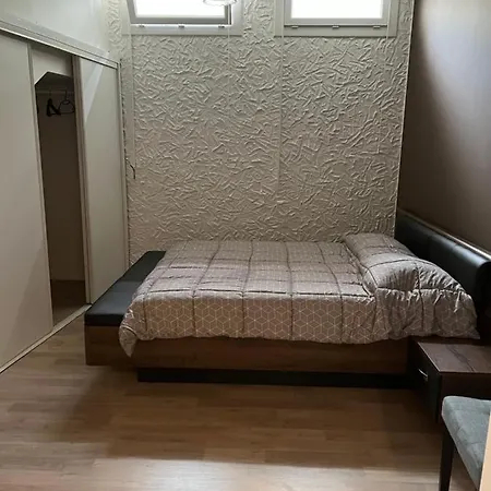 T4 140 M2 Spacieux Et Calme Pour 8 Personnes Lägenhet *